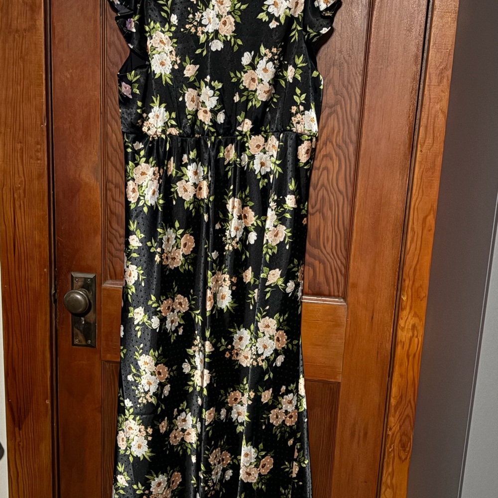 Old Navy Flutter Sleeve Floral Satin Maxi Dress - Picture 3 of 6